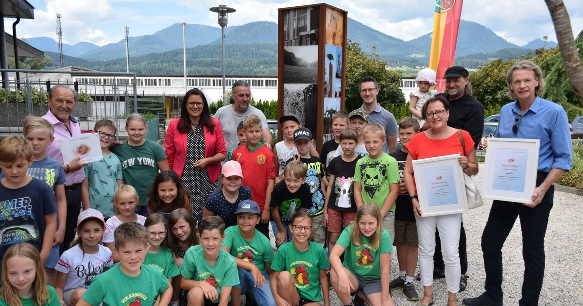 Ferndorf: Lichts&auml;ule als Symbol des Generationen-Dialogs